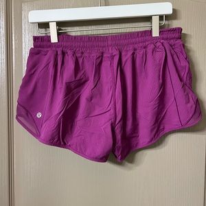 Lululemon Hotty Hot Low-Rise short